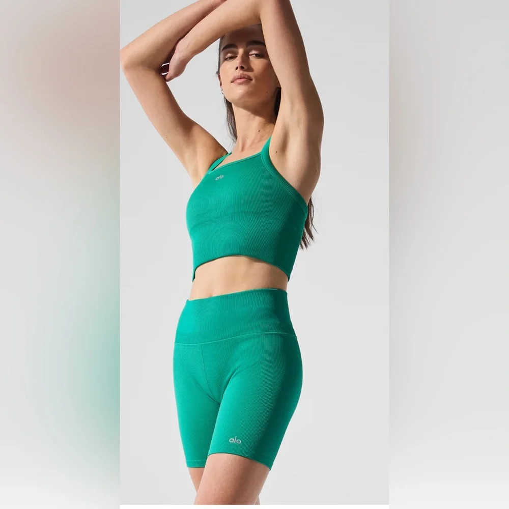 ALO set Seamless Ribbed Favorite Bra Tank+ seamless ribbed favorite shorts green - Picture 5 of 16